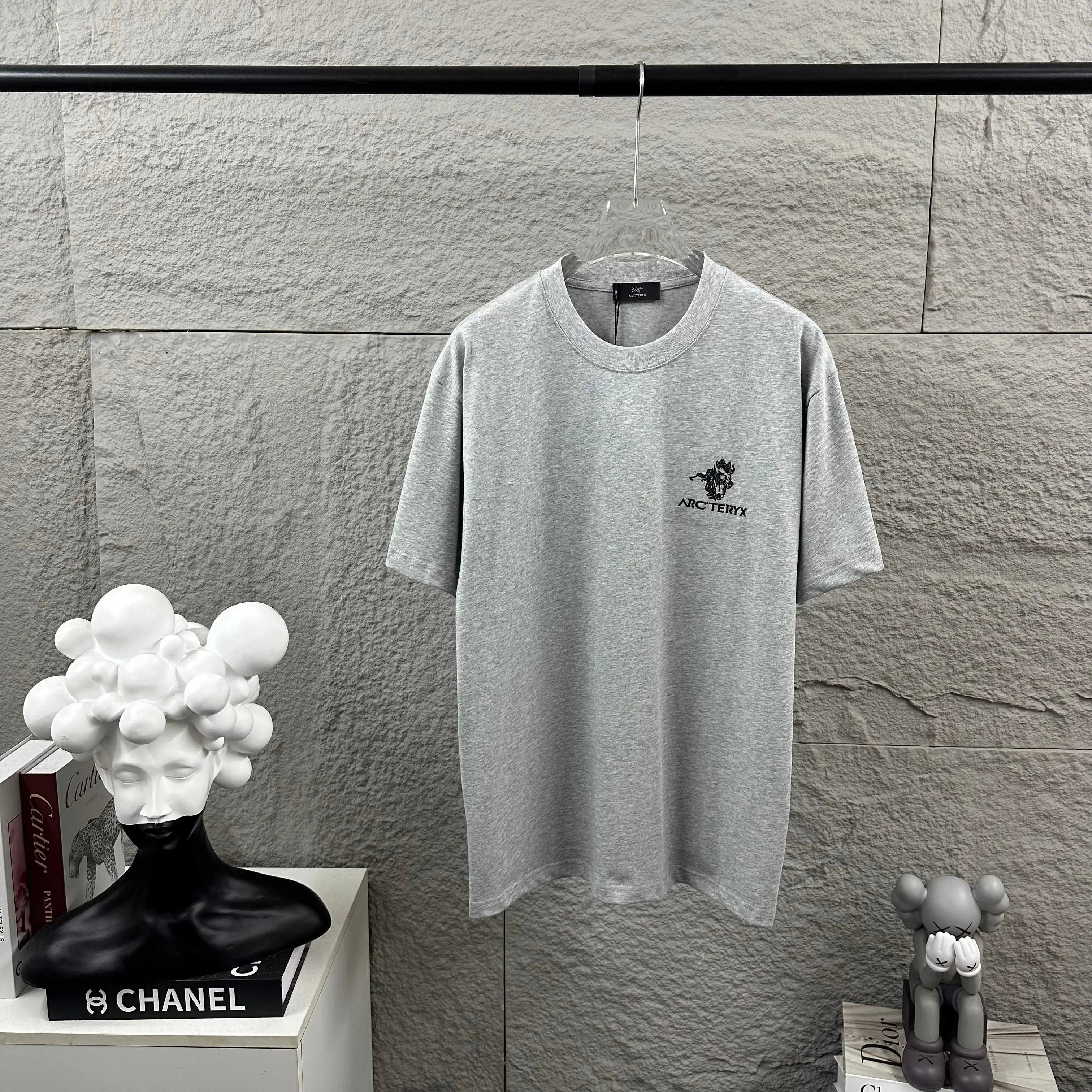 ARC'TERYX* * 2026 New Arrival Classic T Same Style ：Black White Red Gray Size： S （90-130 ） M （120-150 ） L （140-165 ） XL （160-180 ） XXL （180 ）
